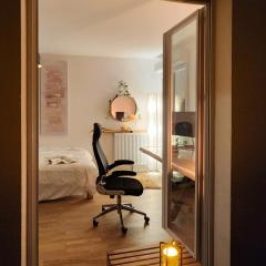 Face au Métro 14, Chambre avec balcon et vue sur jardin, 5 min Orly, 7 min Paris