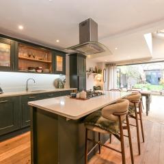 Gorgeous Cottage near Station - 17 mins to London - Pass the Keys