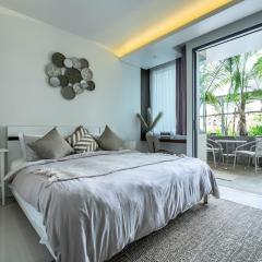 Spacious beautiful studio with big patio on the pool side !