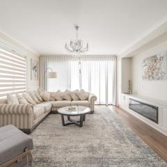 Comfortable 5BR Stay in Prime Sunnybank with Pool