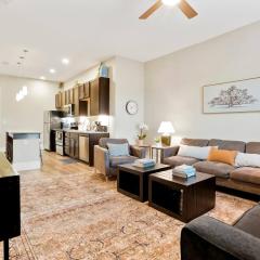 Heart of Gold-en - Walk Everywhere -Close to Red Rocks