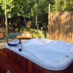 Casa da Árvore - Refúgio de Luxo com Jacuzzi e Vista para a Serra