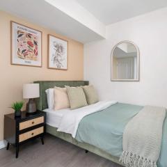 Chic 2BR Condo Toronto Core Steps to Eaton Centre