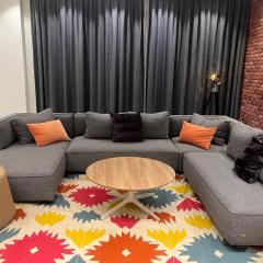 Contemporary 3 Bedroom City Stay in October By Kemetland