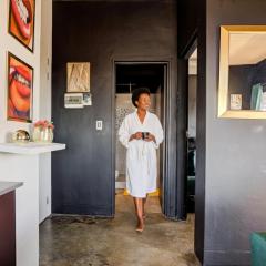 Premium Stay in Central Johannesburg Cultural Heart - Hallmark House