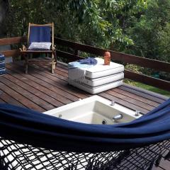 Suíte no Jardim, varanda com hidro, praia do Engenho d água Ilhabela