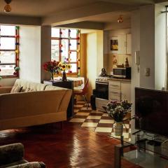 Bright & Comfortable Apartment Near the Historic Center