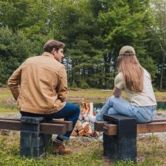 Mural Art Cabin With Pond And Hot Tub