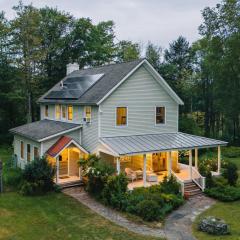Charming Farmhouse Secluded Water Views Firepit