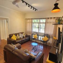 Apê Industrial Acolhedor no Guarujá - 350 m da Praia da Enseada