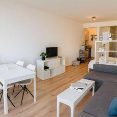 Huswell - Beach Studio with Balcony & Sea View