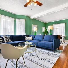 4BR Family Retreat with Hot Tub & Mountain Views Spacious Living, Fully Equipped Kitchen, Private Yard, Near Downtown Colorado Springs Attractions