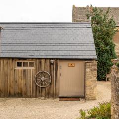 The Henloft Cotswolds Farm Stay With Pool