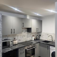 Modern Serviced Studio - Affordable Luxury with Free Parking