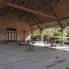 Riverview Condo - 1bed 1&5bath, Downtown Natchez, Washer & Dryer