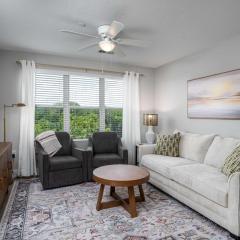 Fourth & River - Top-Floor condo with River Views - 3 King Suites