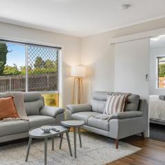 Modern Comfort in Quiet Neighbourhood!