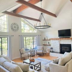 Woodsy Chic Family-Friendly Spacious Getaway