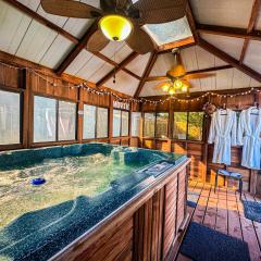 Cozy Maple House w-Private Jacuzzi Near IAH