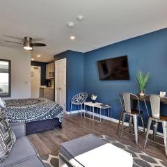 Killington Center Renovated Studio with Kitchenette on Bus Route and Discounted Ski Rentals