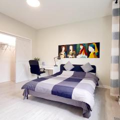 Modern Room with En Suite Bath Yonge Finch Sub