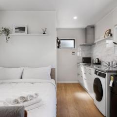 Studio Unit 5 Mins Walk to CBD