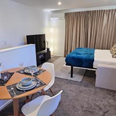 Bright Studio, Balcony in Prime Location