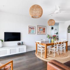 Coastal Elegance Art Deco Charm w Harbour Views