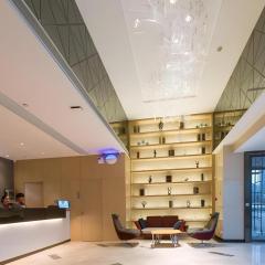 Borrman Hotel Qianjiang High-speed Railway Station Lobster City