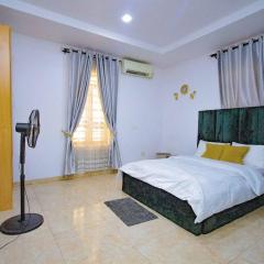 4 Bedroom Duplex With Private 1 BedRoom with Full Amenities