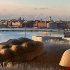 Scandinavian Minimalist Seaside Flat on Top Metro with downtown view