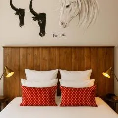 Hôtel les jardins du canal - solaire eco responsable - piscine - parking - garage - bornes électriques - accueil vélos - kids friendly