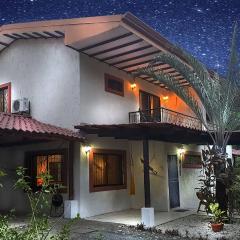 Sunset Villa, comfortable house steps from the beach