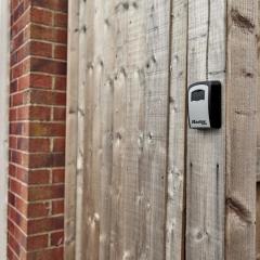 Littlebrooke House, Bolton, Free Parking, by NMB Property