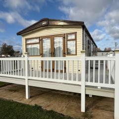 Oak Village 83 - Grange Leisure Park - pet friendly, central heating - Meadow Lakes Caravan & Lodge Hire
