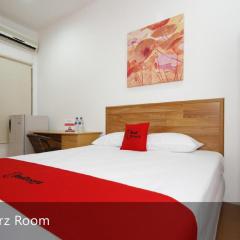 RedDoorz Plus near Plaza Indonesia