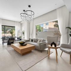 StayShort - Stylish Arabian Ranches Villa for 9 Near Golf