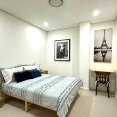 MetaWiseBnB 2BR Industrial Charm in Petersham