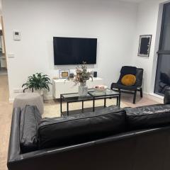 Beautiful light filled modern apartment in Kew