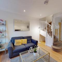 Stunning Central London 4-Bed Home Steps from Gym, Iconic Pool and Spa