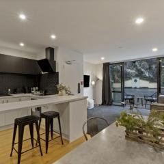 Central Charmer - walk to town, family friendly