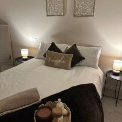 Sleek Contemporary Luxury One-Bedroom Apt