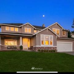 Bright Room Workspace Quiet Sammamish Home with share living room