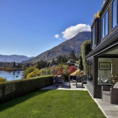 Perfect on the Peninsula with Lake View and Hot Tub