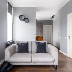 Great Views - 600 mbps WiFi - Top Floor - by Innorental