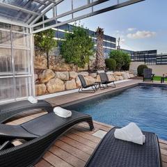 אחוזת נוף מרגליות - וילת 3 חדרי שינה ובריכה פרטית מחוממת ומקורה