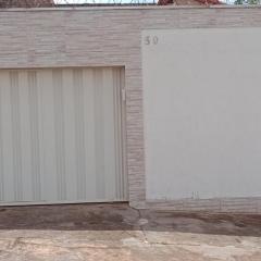 Casa com garagem e quintal