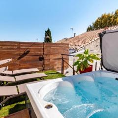 L'évasion, townhouse, Jacuzzi, sleeps 6