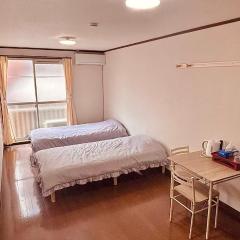 About 10 minutes to Fukuoka University Station 20 minutes to Tenjin hakata by subway