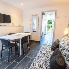 Duplex bord de mer tout confort avec terrasse et parking, plage à pied par Groom